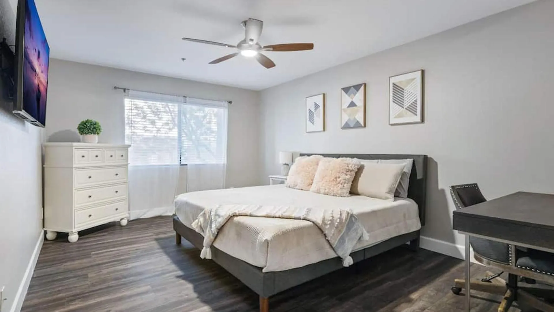 Beautiful Newly Remodeled 2-Bdrm Biltmore Condo Phoenix 0*,  United States