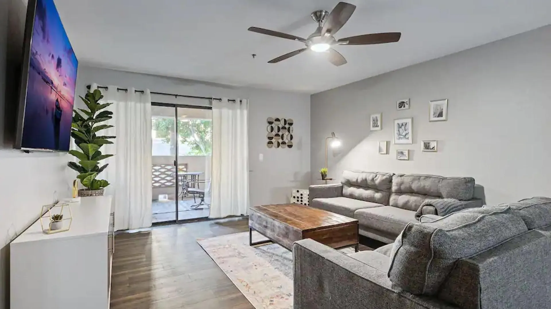 Beautiful Newly Remodeled 2-Bdrm Biltmore Condo Phoenix 0*,